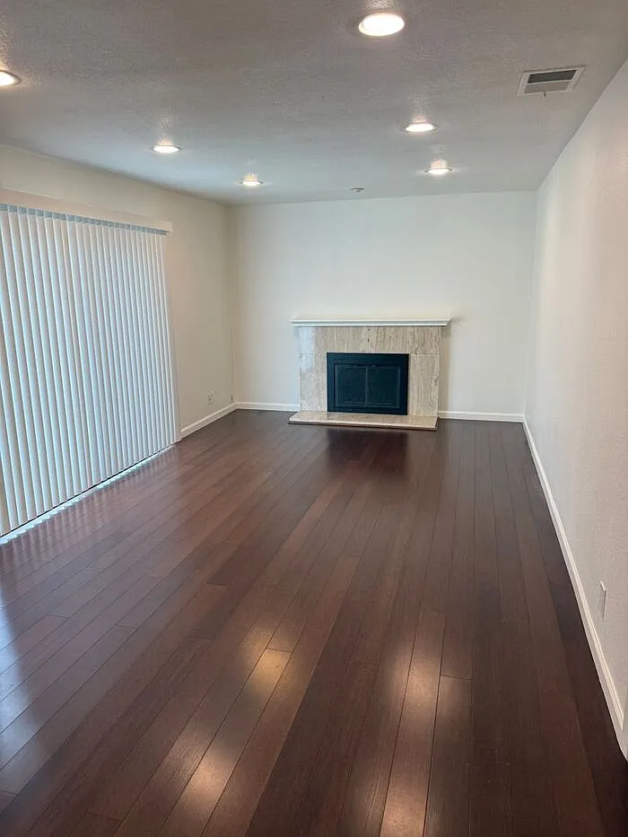 4 bed, 2.0 bath, 1476 sqft, $4,195 — Photo 3