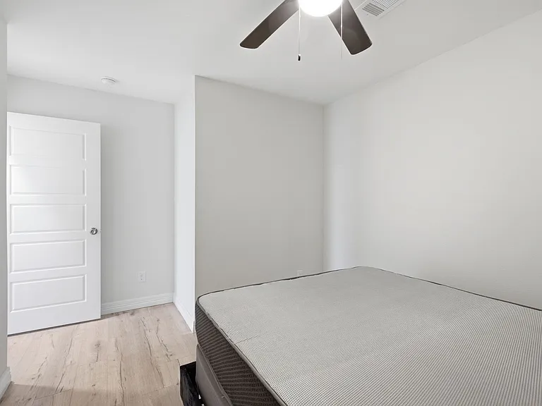 2204 Ash Crescent St #2204 — Photo 12