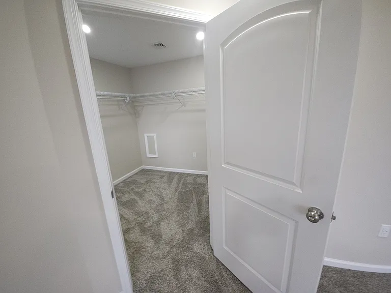 1068 Lakeland Dr — Photo 13