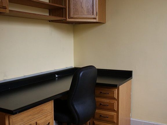 4th image of 928 Morris St
