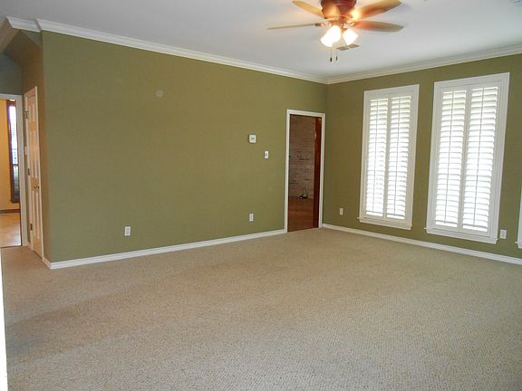 5th image of 14 Oakridge Dr