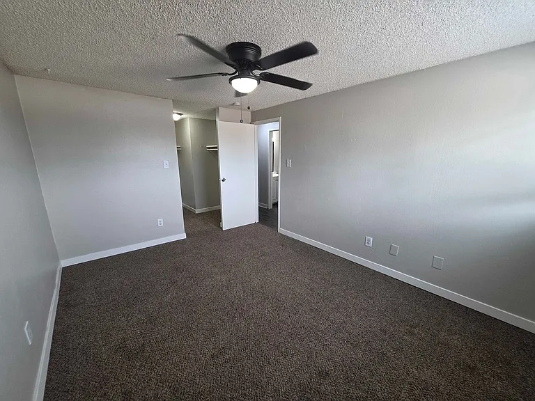 Sunstone Apartments — Photo 45