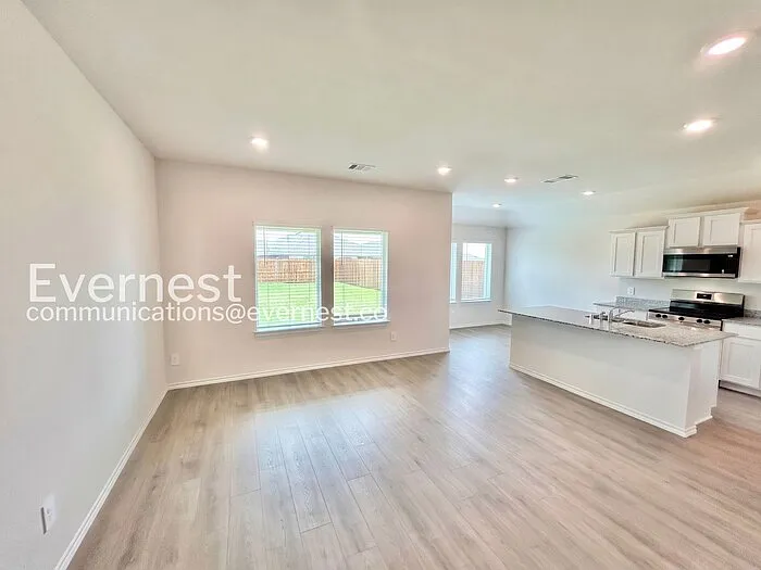 417 Pineywood Trl — Photo 4