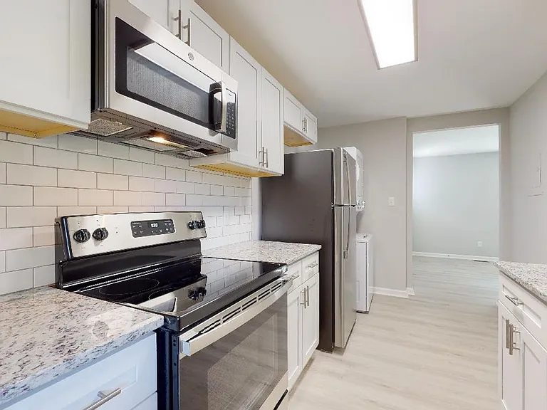 Longview Village Apartments — Photo 8