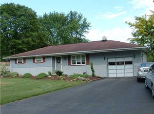 121 Hickory View Dr, New Castle, PA 16102