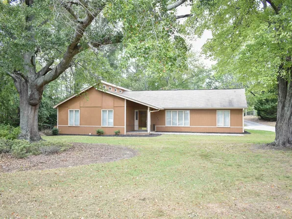 320 Saint James Dr, Spartanburg, SC 29301