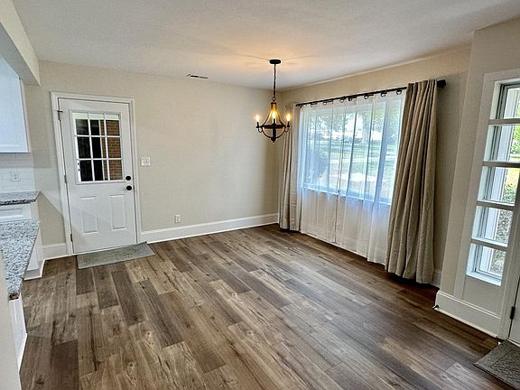 4th image of 819 Ashmore Dr