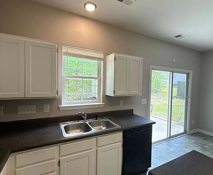 1207 Joannas Ct — Photo 8