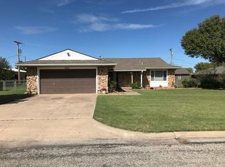 2104 Meadow Ln, Blackwell, OK 74631