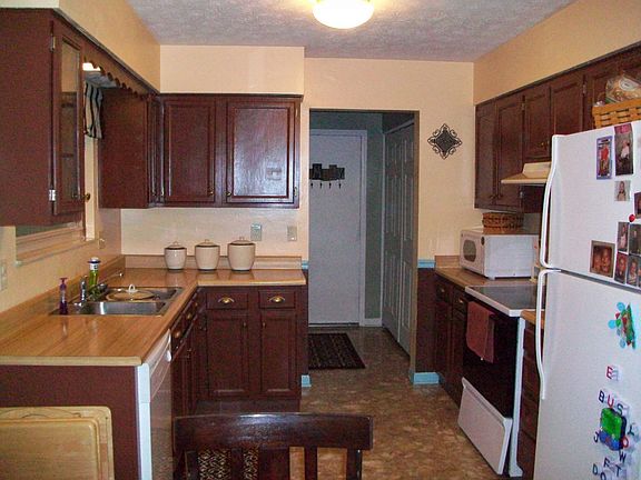 3rd image of 665 Wisteria Dr