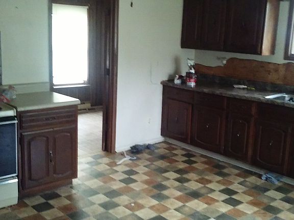 2nd image of 511 N Van Buren St