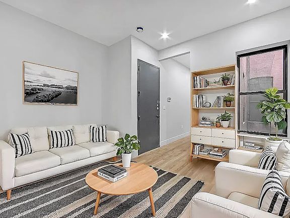 5th image of 1731 Norman St APT 2L