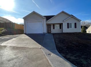 2464 Stratford Crossing Dr, Winston Salem, NC 27103