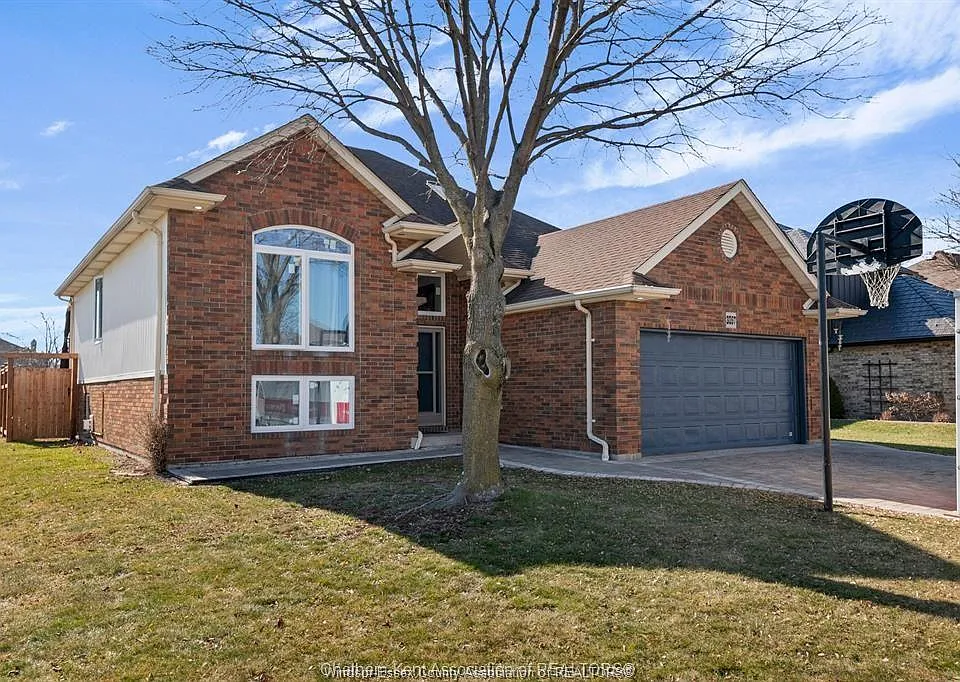 3057 Kenilworth Dr #UPPER