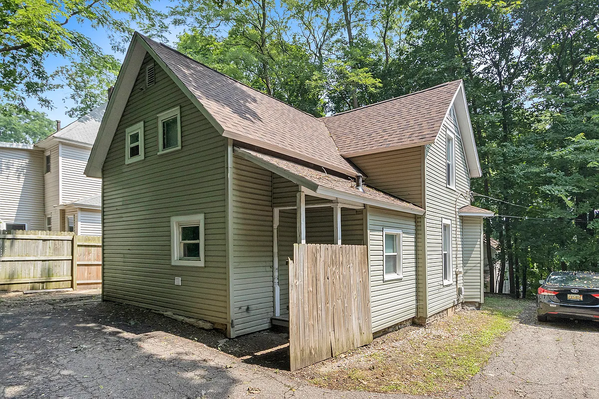 Building Photo - 225 Ingleside Ter