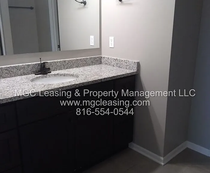 9324 N Main St — Photo 33