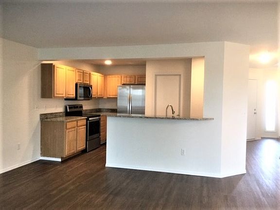 4th image of 2609 187th St E
