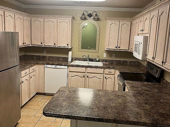 4th image of 5405 Southside Dr