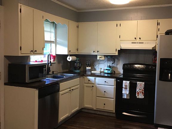 2nd image of 2085 Charlotte Dr NE
