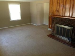 43 Old Turnpike Rd, Quinebaug, CT 06262