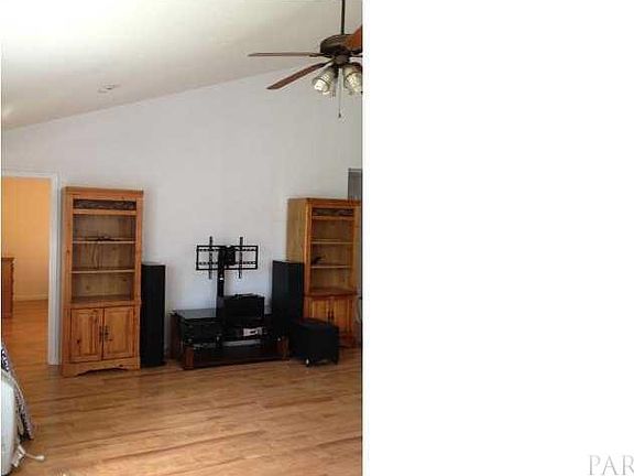3rd image of 635 Southside Dr