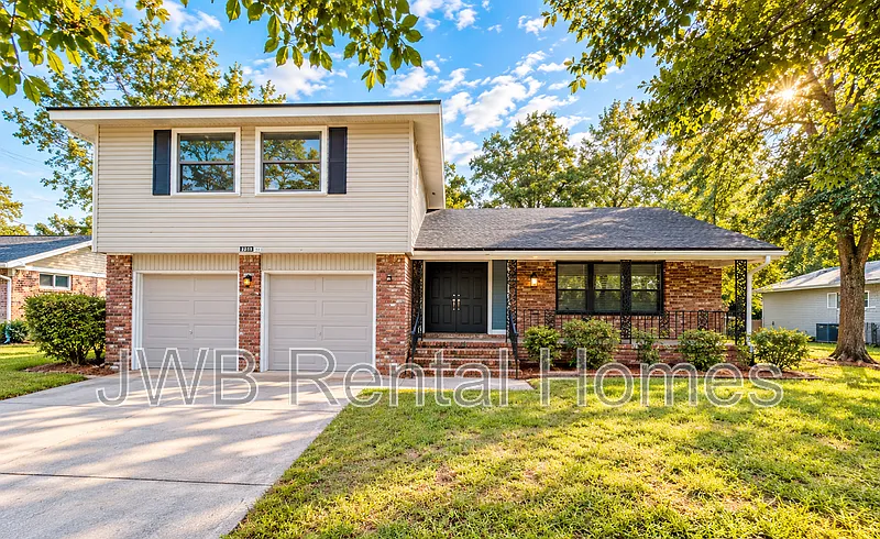Arlington — Photo 1