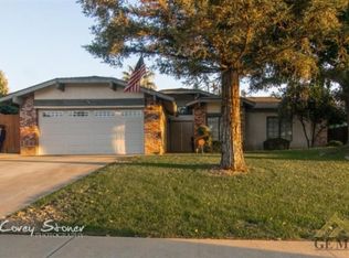 6905 Rolling Ridge Dr, Bakersfield, CA 93306