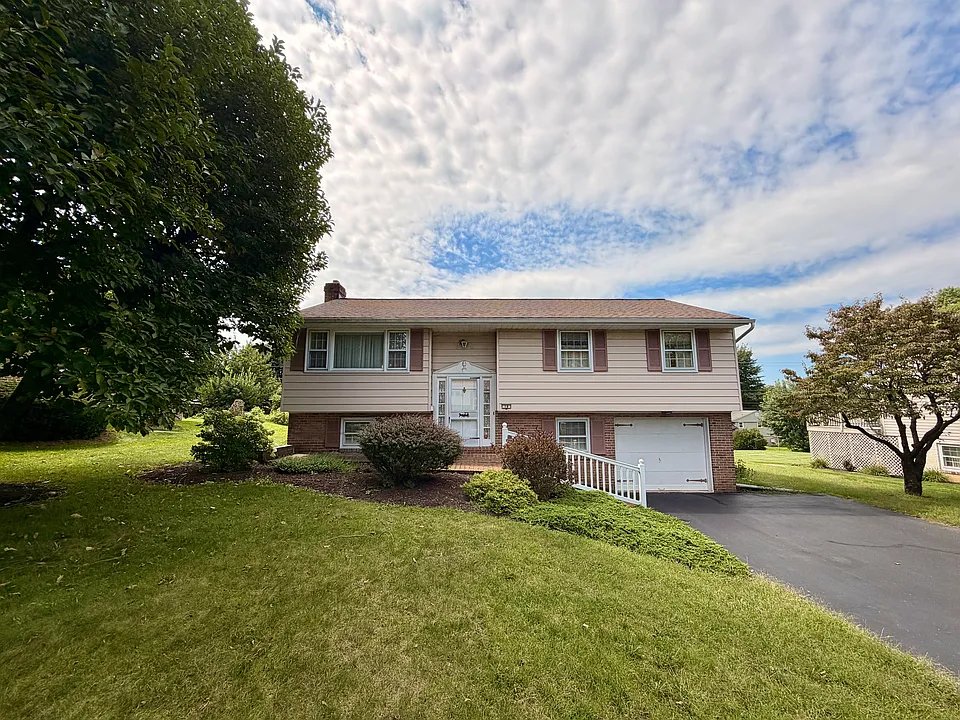 18 Meadow View Dr