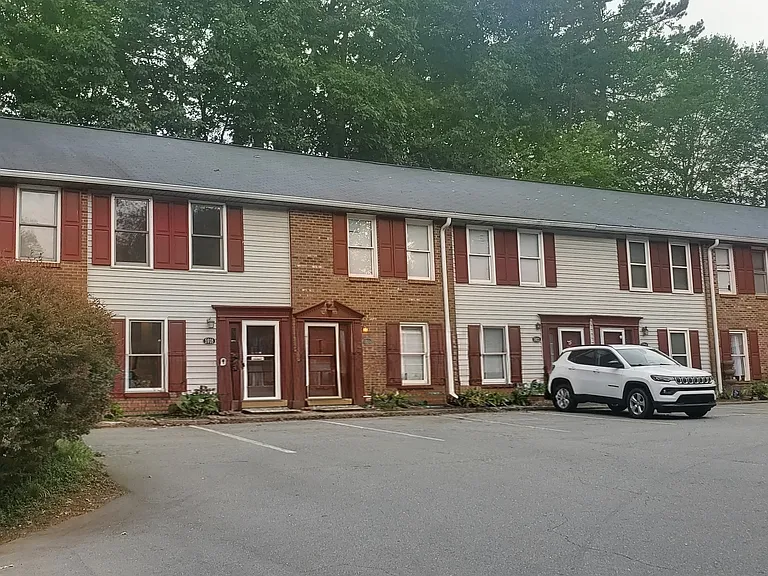 5918 King Charles Ct — Photo 3