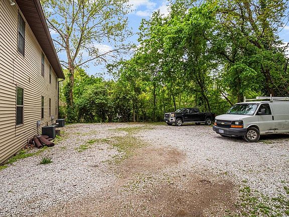 5th image of 1002 Cherokee Dr