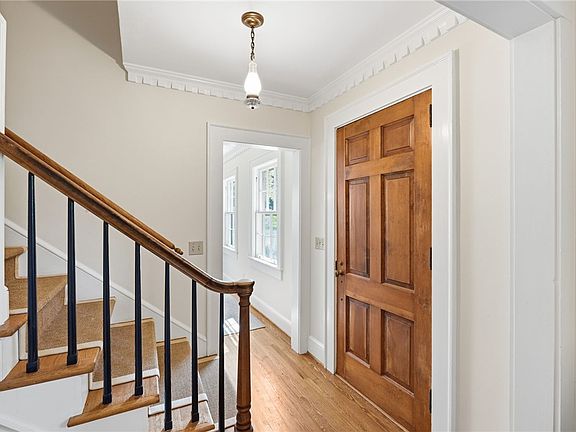 5th image of 107 Mountain Laurel Dr