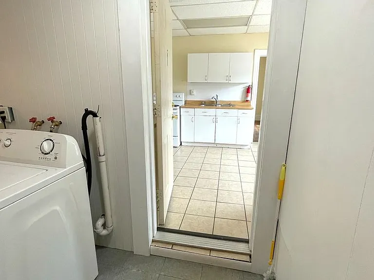 211 Ballard St — Photo 15