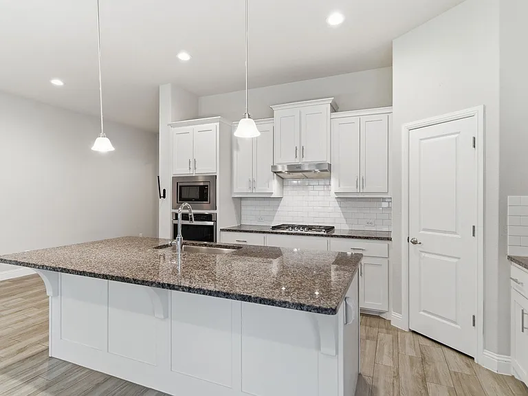 1017 Almond St — Photo 4