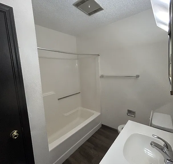 902 E 11th Ave — Photo 5