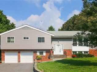 2 Stratton Rd, Scarsdale, NY 10583