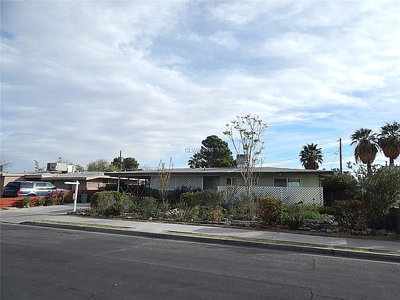 2nd image of 906 Hazard Ave