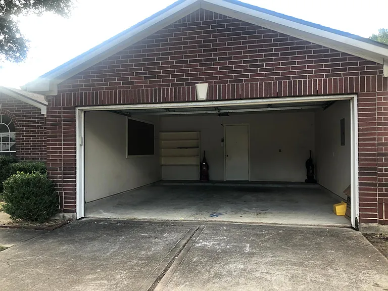 5327 Devon Green Dr — Photo 2