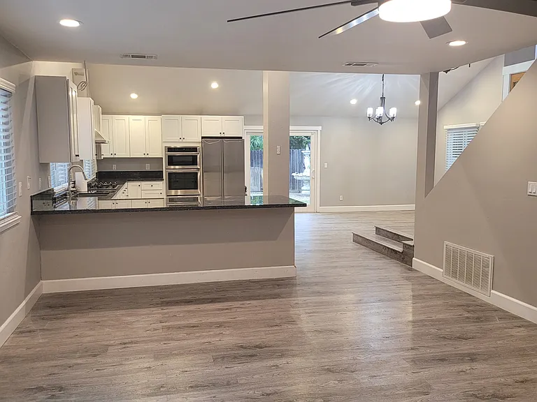 7001 Jenner Ct — Photo 6