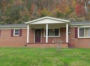 11 Mountain Top Ln, Woollum, KY 40906