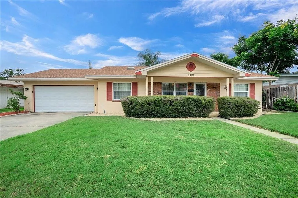 3 bed, 2.0 bath, 1320 sqft, $2,500 — Photo 1