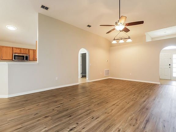 3rd image of 8062 Settlers Creek Cir