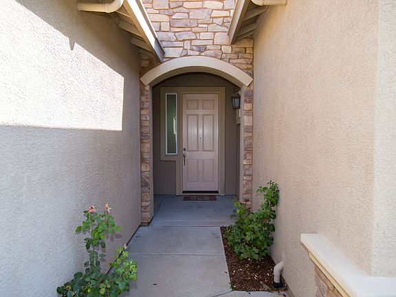 3rd image of 971 Hildebrand Cir