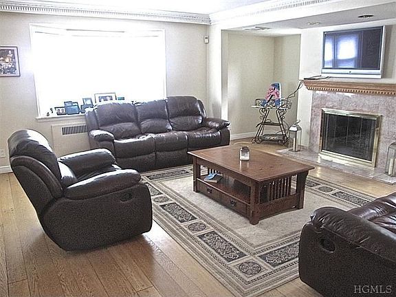 3rd image of 465 Rich Ave