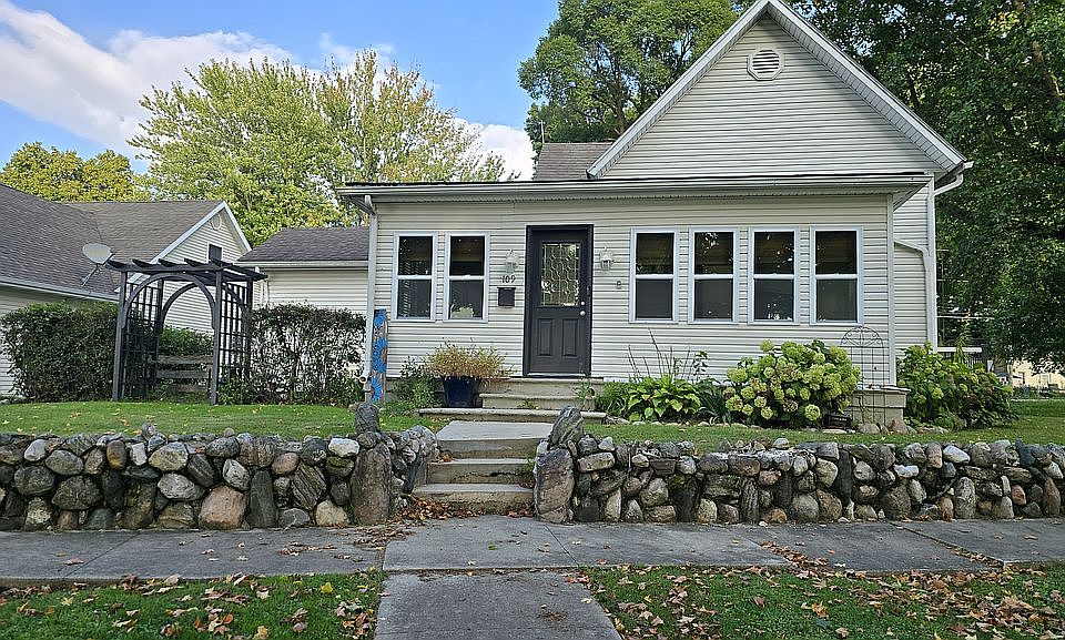 1st image of 109 S Maple St