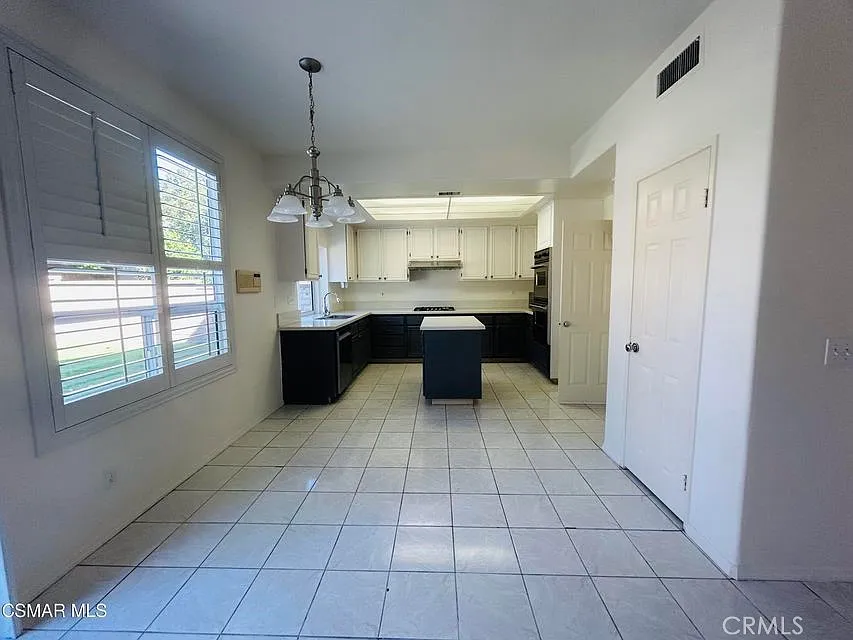 4 bed, 2673 sqft, $4,950 — Photo 4