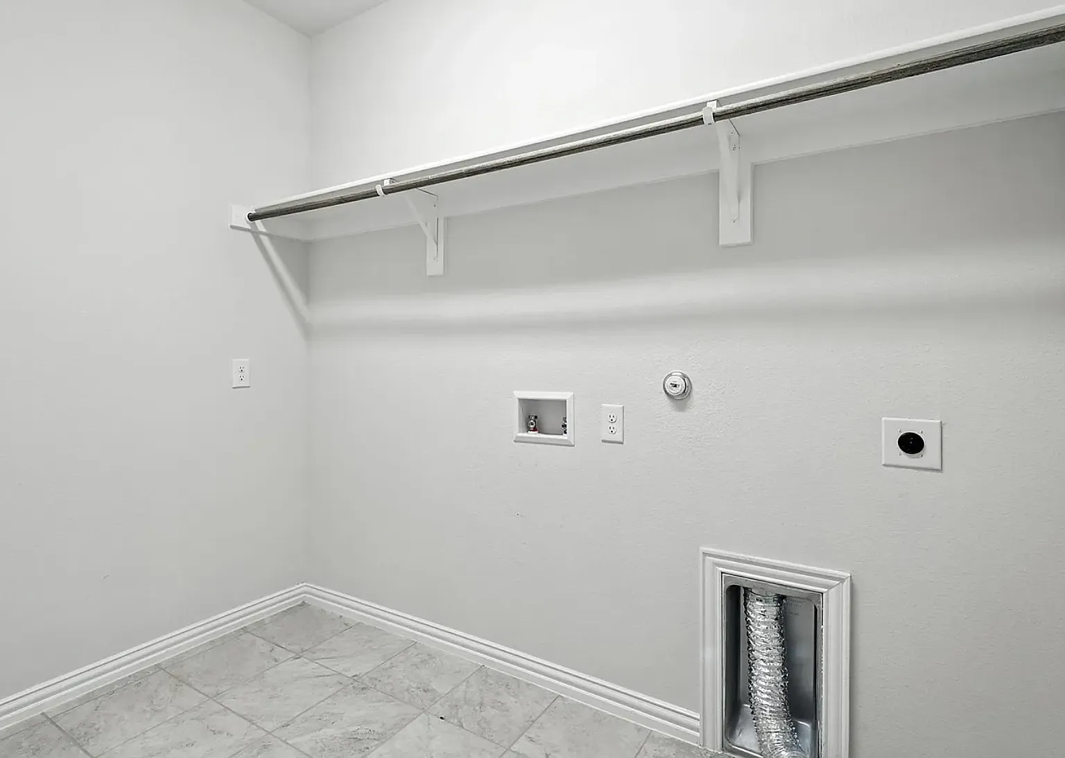 4 bed, 2698 sqft, $3,350 — Photo 2