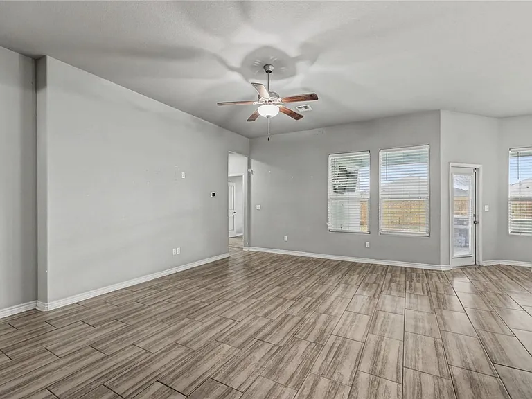 9609 Sedalia Trl — Photo 3