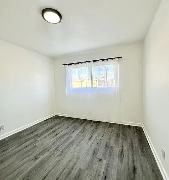 6795 N Paramount Blvd — Photo 7