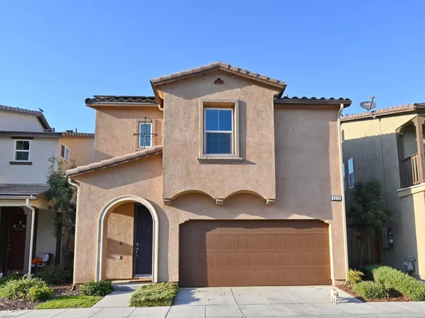 6272 E Valley Edge Dr, Fresno, CA 93727