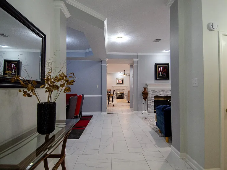 1211 Campton Ct — Photo 5